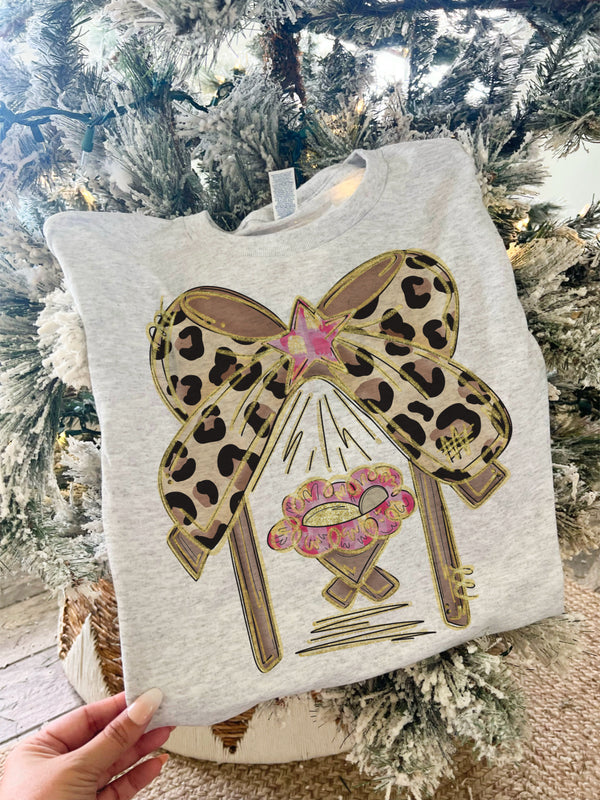 Leopard Manger Christmas tee