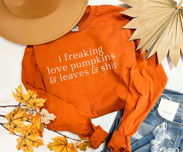 Love pumpkins & leaves & shit tee